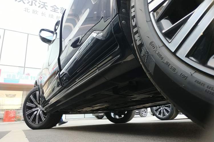 Used Volvo XC90 2023 B6 Zhiya Luxury 7-Seater Left Side Sill