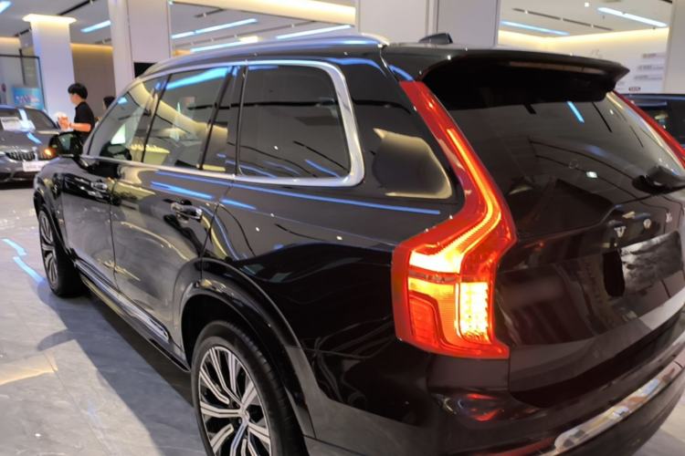 Used Volvo XC90 2023 B5 SmartDrive Luxury Edition 7 Seats Rear Left 45 Deg
