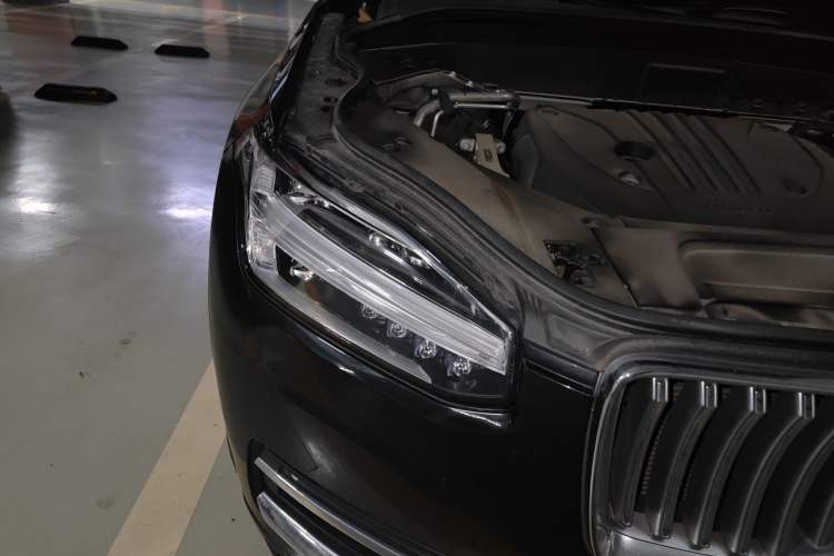 Used Volvo XC90 2023 B5 SmartDrive Luxury Edition 5 Seats Right Front Headlight