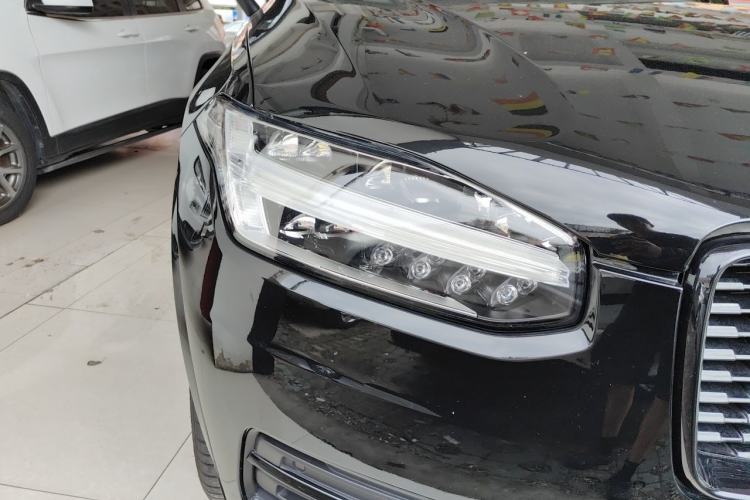 Used Volvo XC90 2023 B5 SmartDrive Luxury Edition 5 Seats Right Front Headlight