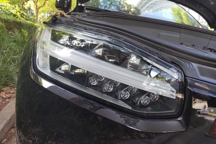 Used Volvo XC90 2023 B6 Zhiyi Luxury Edition 7-Seater Right Front Headlight