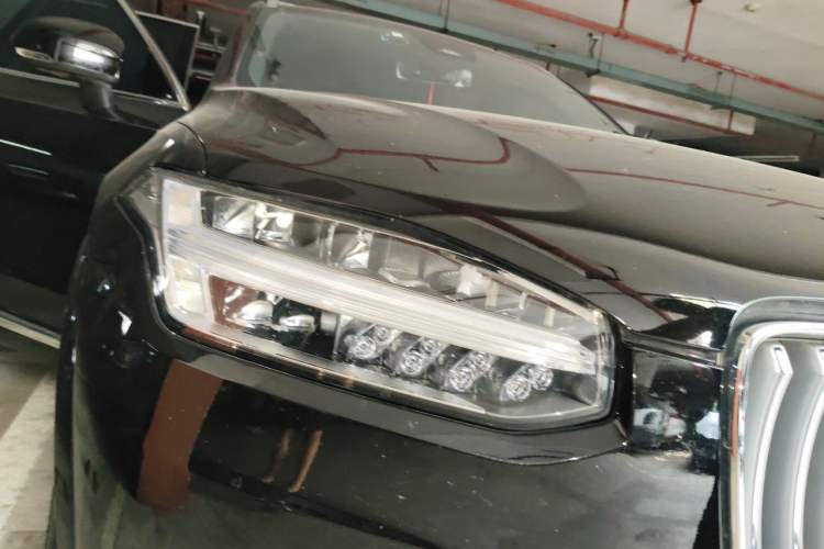 Used Volvo XC90 2023 B5 SmartDrive Luxury Edition 5 Seats Right Front Headlight