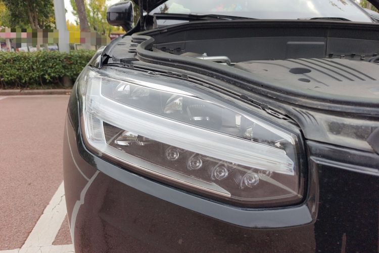 Used Volvo XC90 2023 B5 SmartDrive Luxury Edition 5 Seats Right Front Headlight