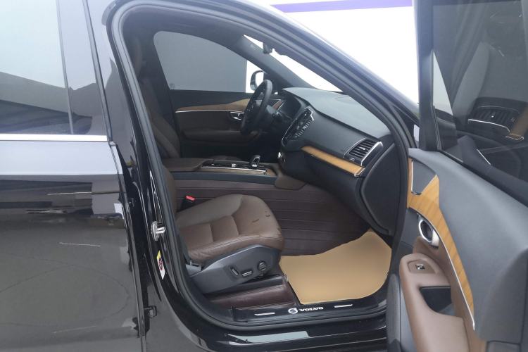 Used Volvo XC90 2023 B5 SmartDrive Luxury Edition 5 Seats Right Front Seat