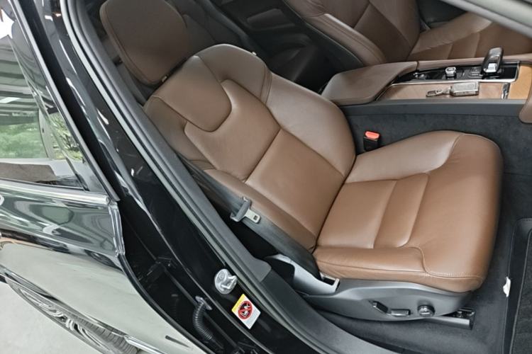 Used Volvo XC90 2023 B5 SmartDrive Luxury Edition 7 Seats Right Front Seat