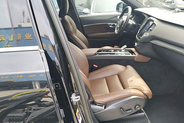 Used Volvo XC90 2023 B6 Zhiya Luxury 7-Seater Right Front Seat