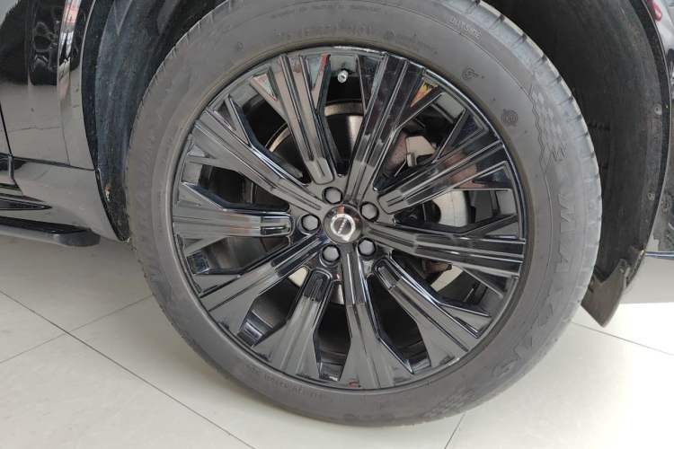 Used Volvo XC90 2023 B5 SmartDrive Luxury Edition 5 Seats Right Front Wheel Hub