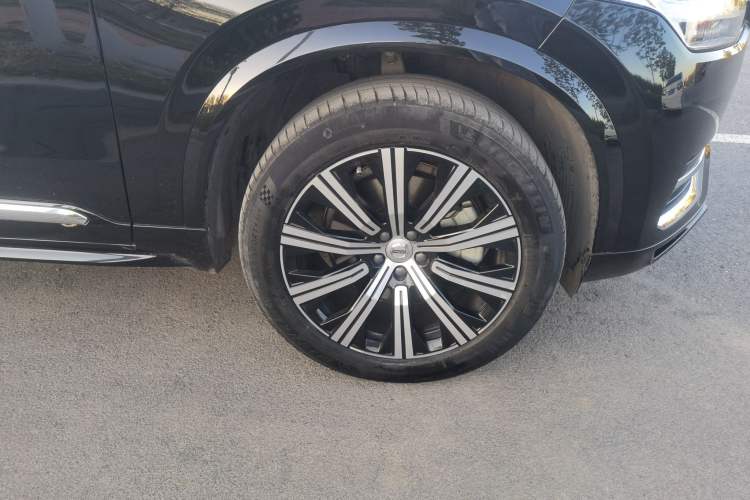 Used Volvo XC90 2023 B5 SmartDrive Luxury Edition 5 Seats Right Front Wheel Hub