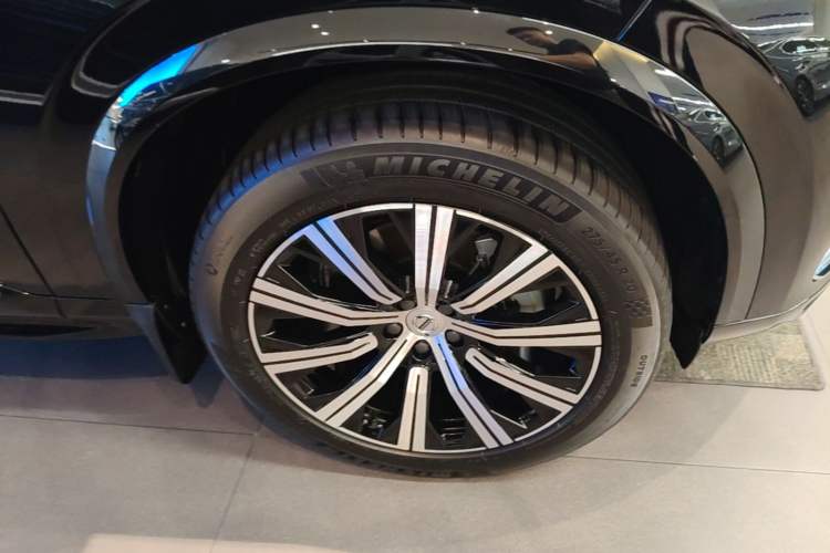 Used Volvo XC90 2023 B6 Zhiyi Luxury Edition 7-Seater Right Front Wheel Hub