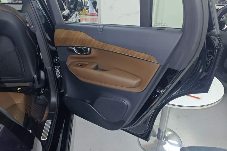 Used Volvo XC90 2023 B6 Zhiyi Luxury Edition 7-Seater Right Rear Door Interior