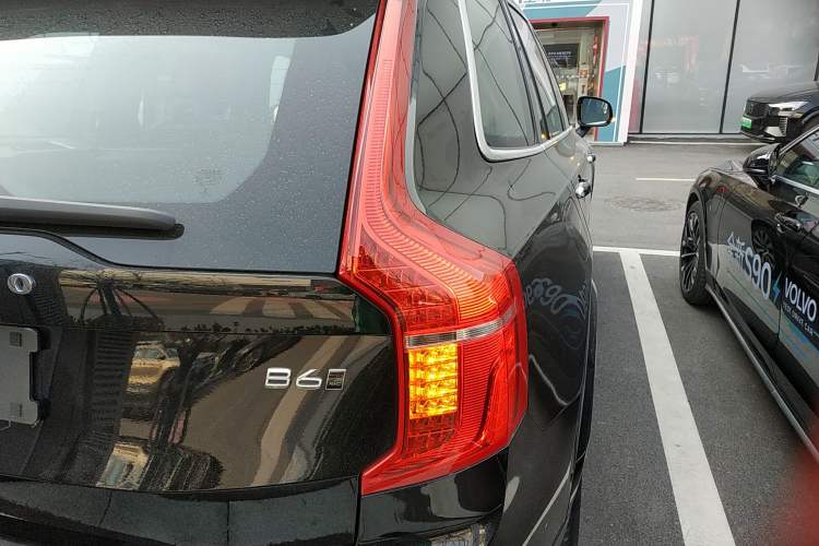 Used Volvo XC90 2023 B6 Zhiya Luxury 7-Seater Right Rear Taillight