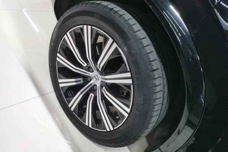 Used Volvo XC90 2023 B6 Zhiyi Luxury Edition 7-Seater Right Rear Wheel Hub
