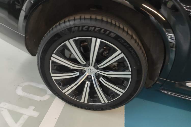 Used Volvo XC90 2023 B6 Zhiyi Luxury Edition 7-Seater Right Rear Wheel Hub