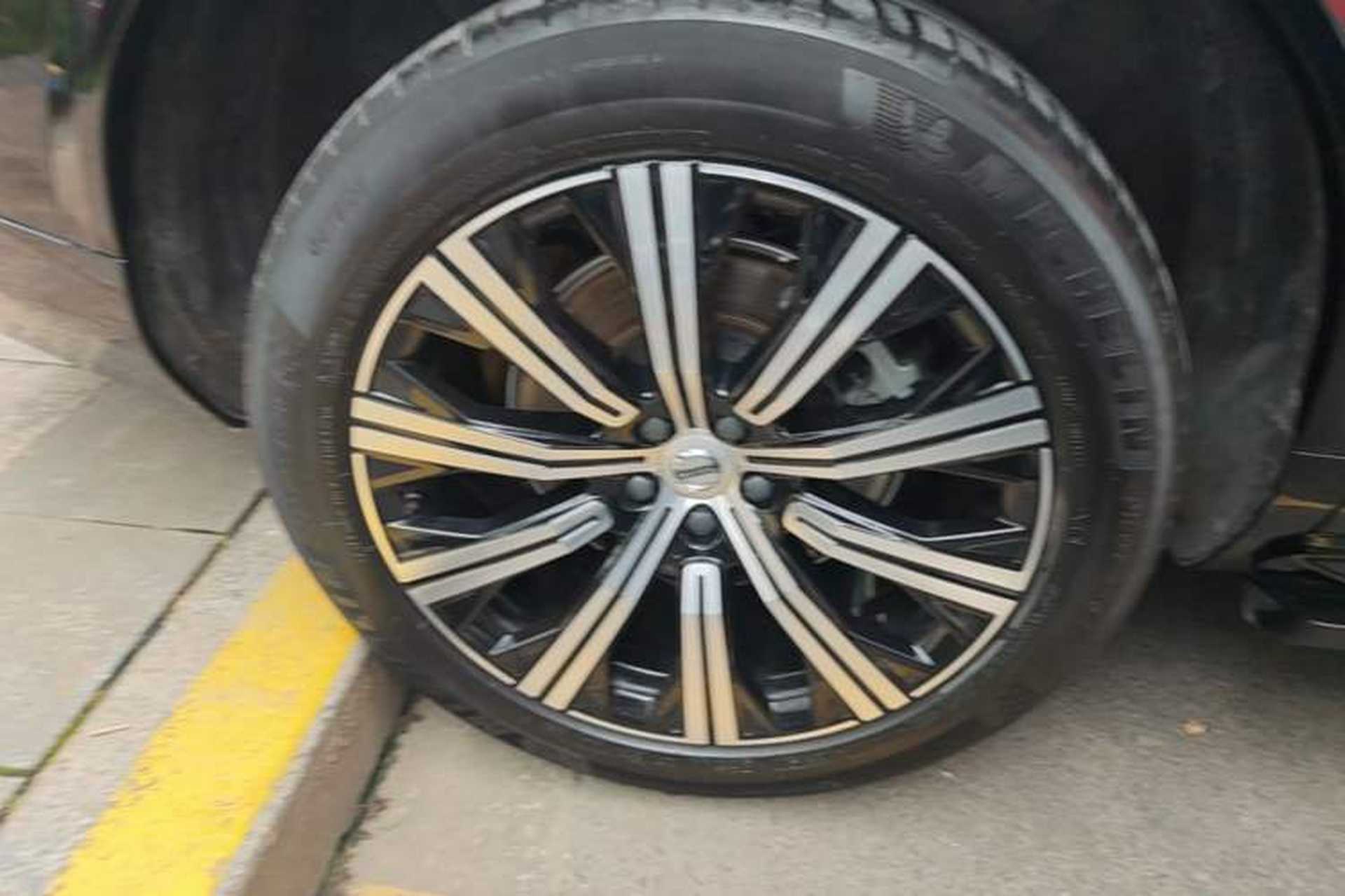 Used Volvo XC90 2023 B5 SmartDrive Luxury Edition 7 Seats Right Rear Wheel Hub