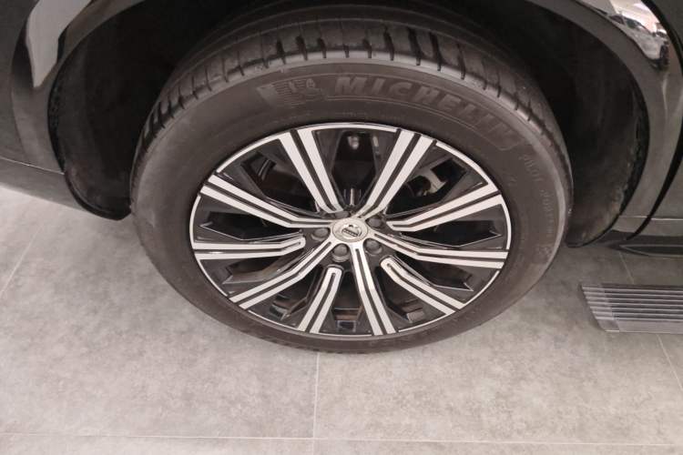 Used Volvo XC90 2023 B5 SmartDrive Luxury Edition 7 Seats Right Rear Wheel Hub