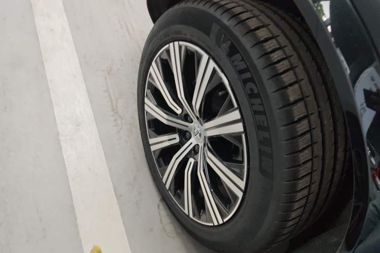Used Volvo XC90 2023 B6 Zhiya Luxury 7-Seater Right Rear Wheel Hub