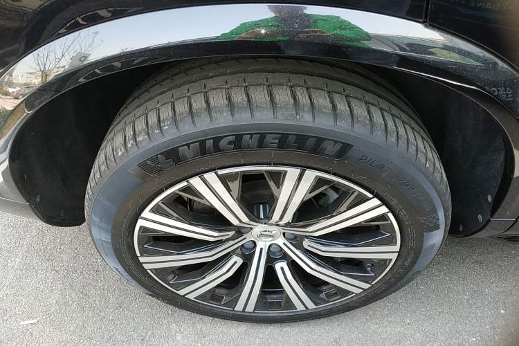 Used Volvo XC90 2023 B6 Zhiya Luxury 7-Seater Right Rear Wheel Hub