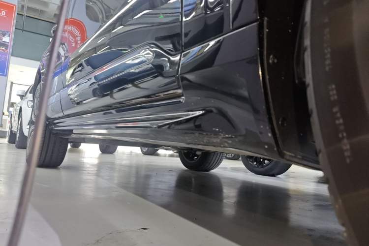 Used Volvo XC90 2023 B6 Zhiyi Luxury Edition 7-Seater Right Side Sill