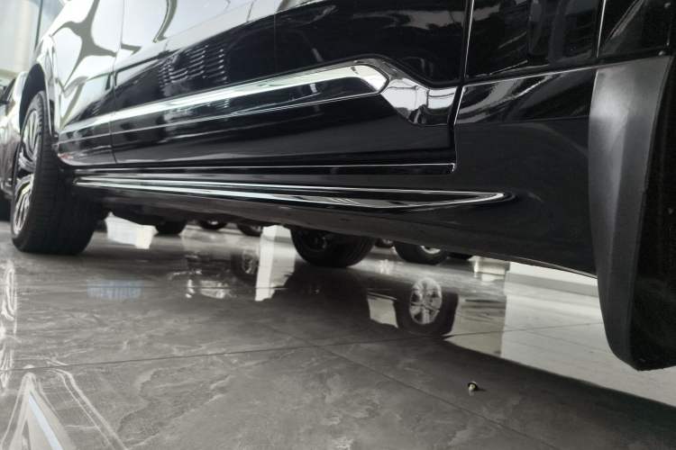 Used Volvo XC90 2023 B6 Zhiyi Luxury Edition 7-Seater Right Side Sill