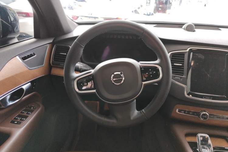 Used Volvo XC90 2023 B5 SmartDrive Luxury Edition 5 Seats Steering Wheel