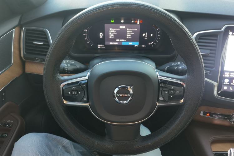 Used Volvo XC90 2023 B5 SmartDrive Luxury Edition 5 Seats Steering Wheel