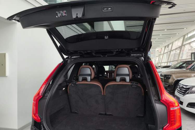 Used Volvo XC90 2023 B6 Zhiyi Luxury Edition 7-Seater Trunk