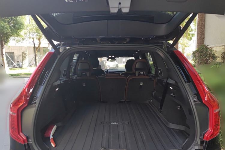 Used Volvo XC90 2023 B6 Zhiyi Luxury Edition 7-Seater Trunk