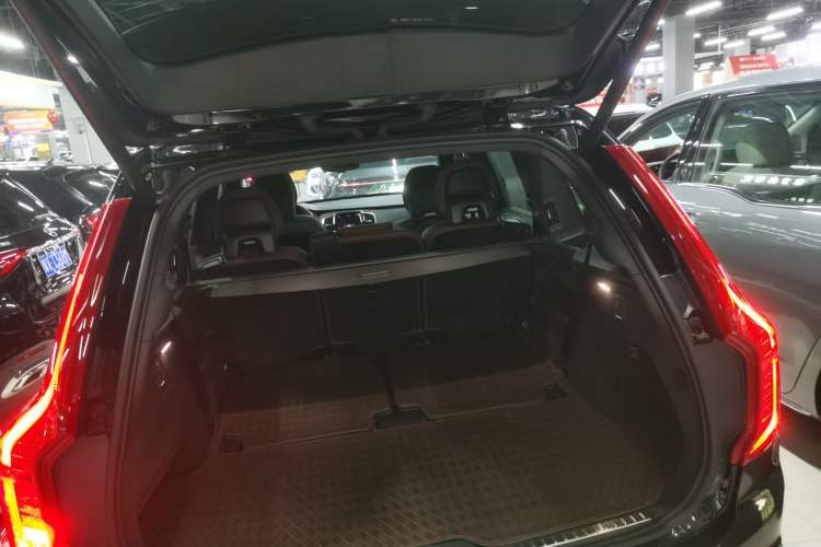 Used Volvo XC90 2023 B6 Zhiyi Luxury Edition 7-Seater Trunk