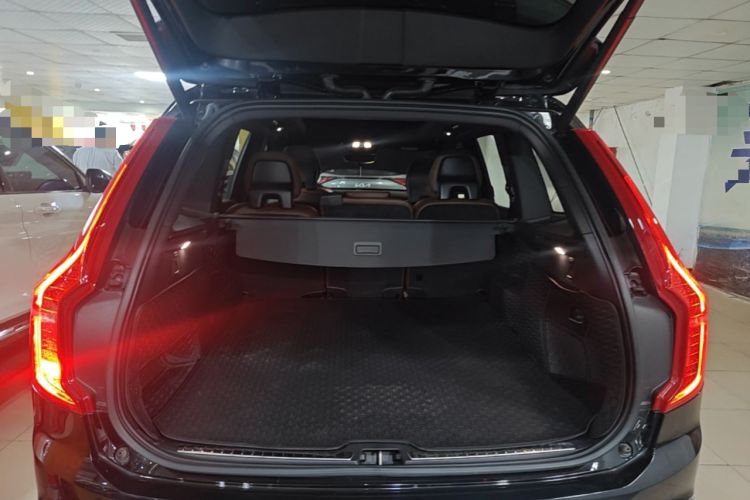 Used Volvo XC90 2023 B5 SmartDrive Luxury Edition 5 Seats Trunk