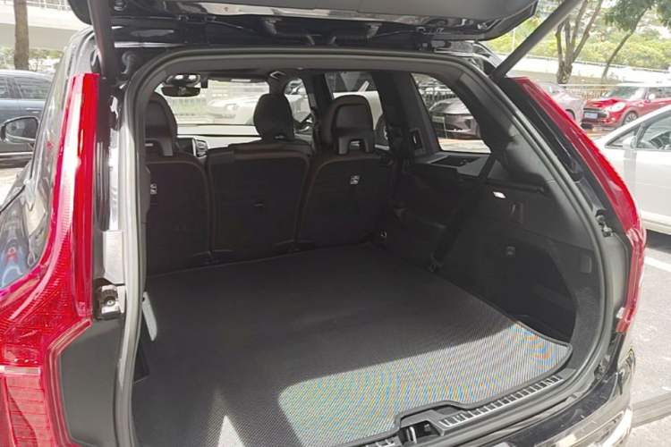 Used Volvo XC90 2023 B6 Zhiyi Luxury Edition 7-Seater Trunk