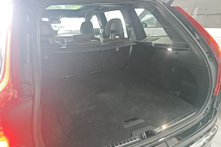 Used Volvo XC90 2023 B5 SmartDrive Luxury Edition 5 Seats Trunk