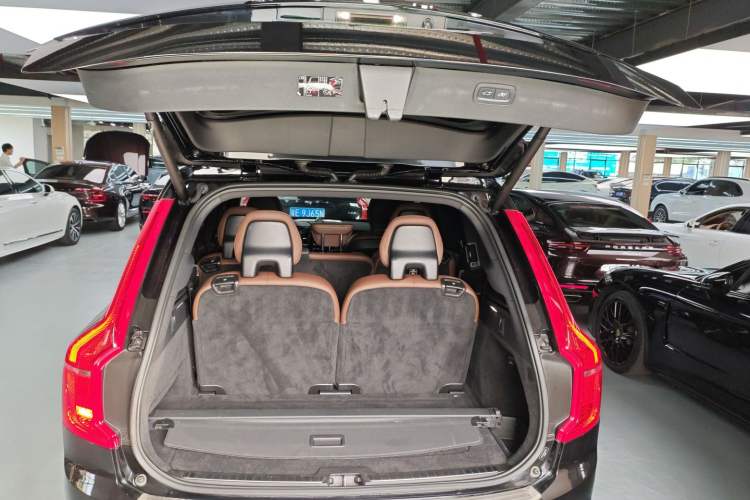 Used Volvo XC90 2023 B6 Zhiyi Luxury Edition 7-Seater Trunk