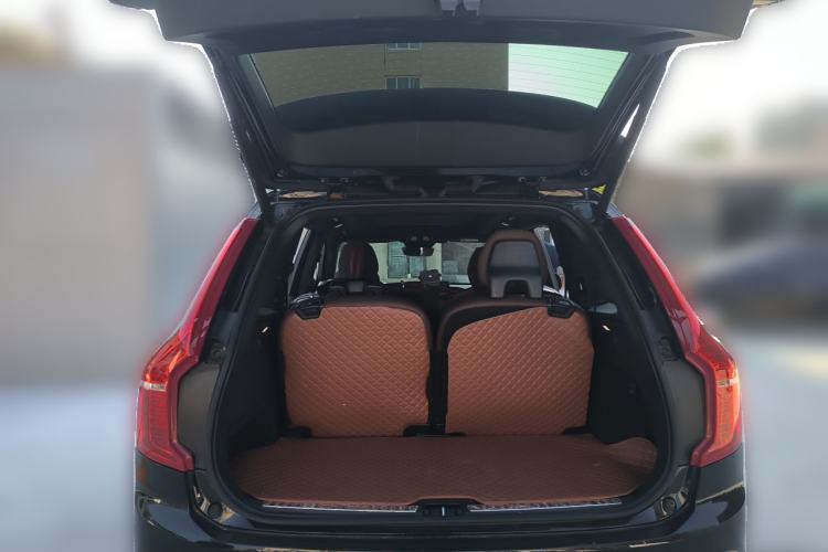 Used Volvo XC90 2023 B6 Zhiyi Luxury Edition 7-Seater Trunk