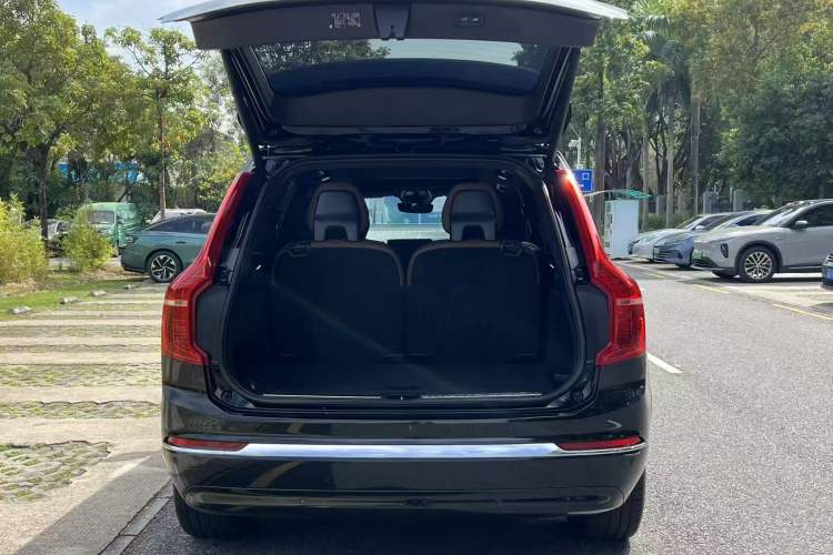 Used Volvo XC90 2023 B6 Zhiyi Luxury Edition 7-Seater Trunk