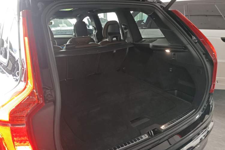Used Volvo XC90 2023 B5 SmartDrive Luxury Edition 5 Seats Trunk