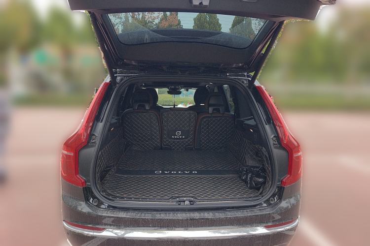 Used Volvo XC90 2023 B5 SmartDrive Luxury Edition 5 Seats Trunk