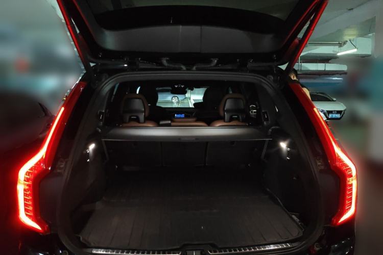 Used Volvo XC90 2023 B6 Zhiyi Luxury Edition 7-Seater Trunk