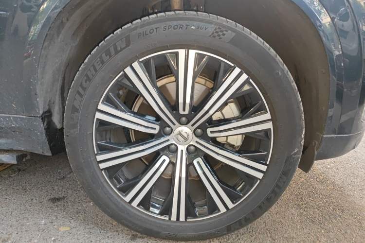 Used Volvo XC90 2023 B5 SmartDrive Luxury Edition 5 Seats Right Front Wheel Hub