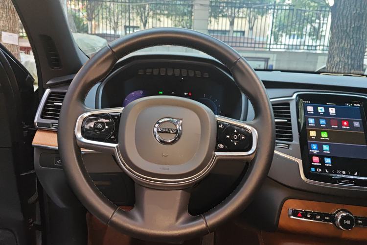 Used Volvo XC90 2023 B5 SmartDrive Luxury Edition 5 Seats Steering Wheel