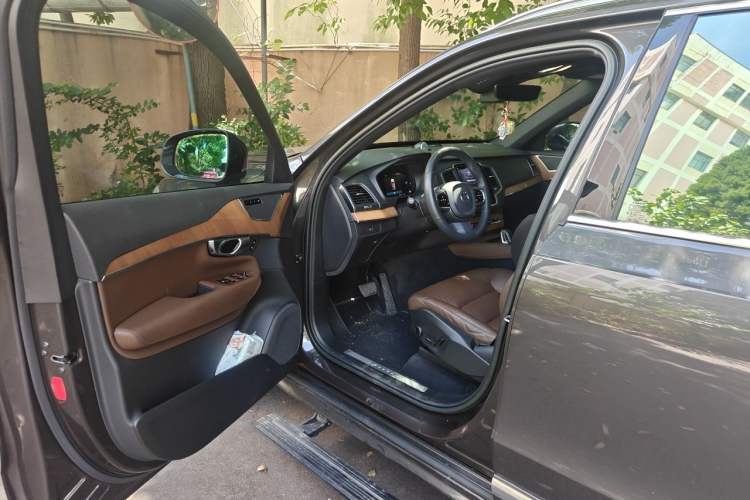 Used Volvo XC90 2023 B5 SmartDrive Luxury Edition 5 Seats Driver Seat