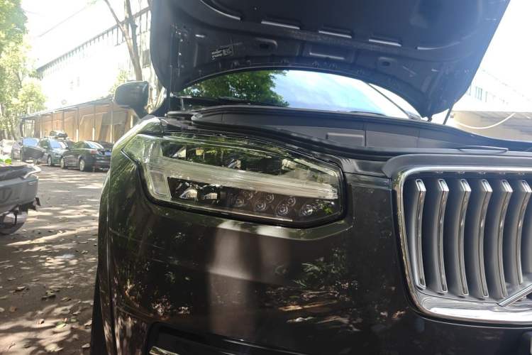 Used Volvo XC90 2023 B5 SmartDrive Luxury Edition 5 Seats Right Front Headlight