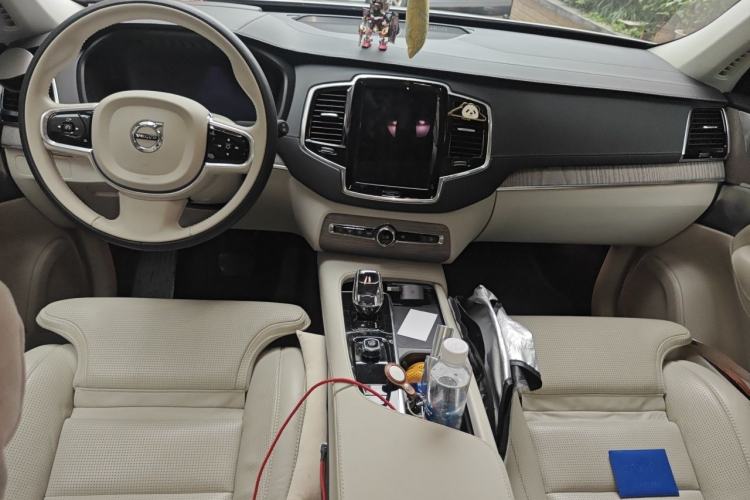 Used Volvo XC90 2023 B6 Zhiya Luxury 7-Seater Center Console