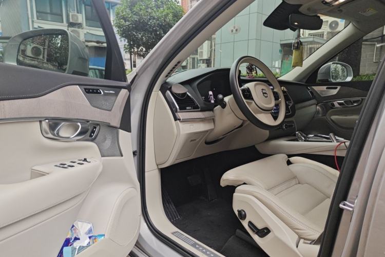 Used Volvo XC90 2023 B6 Zhiya Luxury 7-Seater Driver Seat