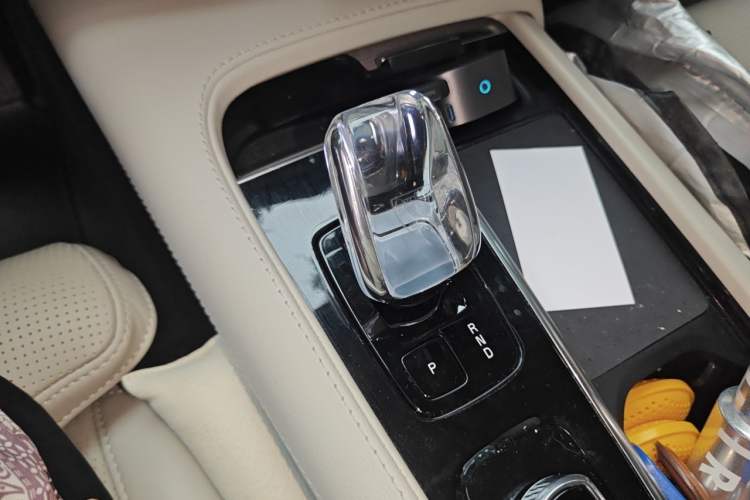 Used Volvo XC90 2023 B6 Zhiya Luxury 7-Seater Gear Lever