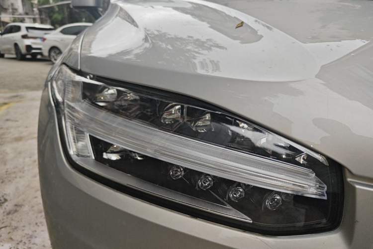 Used Volvo XC90 2023 B6 Zhiya Luxury 7-Seater Right Front Headlight