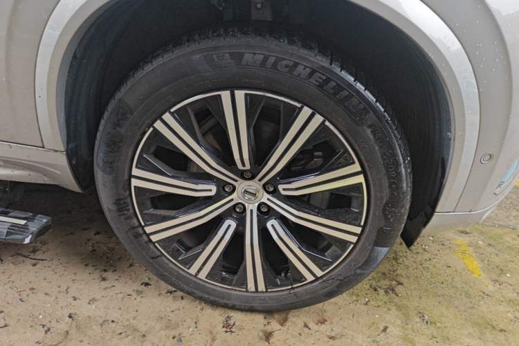 Used Volvo XC90 2023 B6 Zhiya Luxury 7-Seater Right Front Wheel Hub