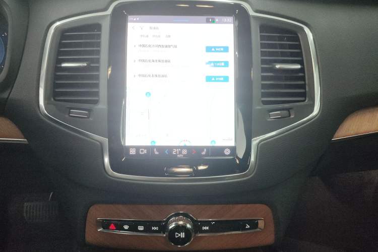 Used Volvo XC90 2023 B5 SmartDrive Luxury Edition 5 Seats Audio And AC Panel