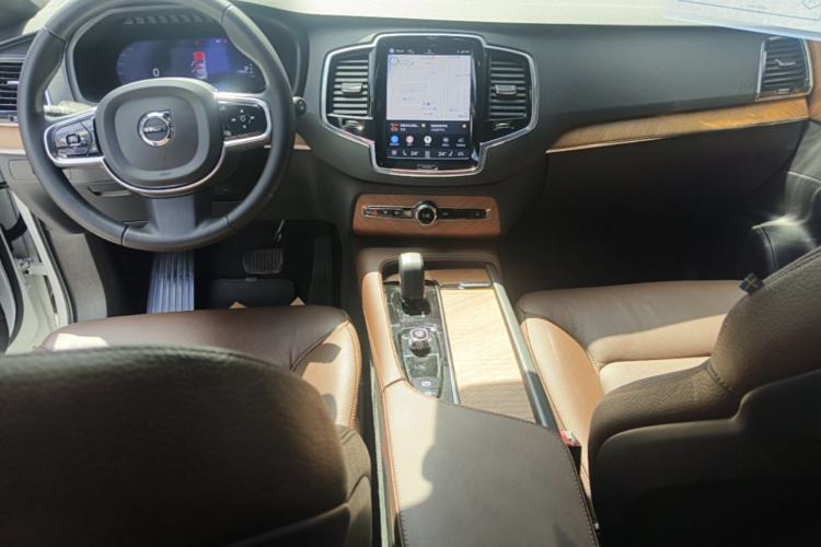 Used Volvo XC90 2023 B6 Zhiyi Luxury Edition 7-Seater Center Console
