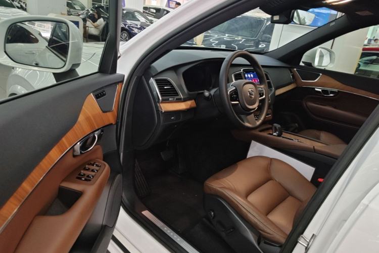 Used Volvo XC90 2023 B5 SmartDrive Luxury Edition 5 Seats Driver Seat