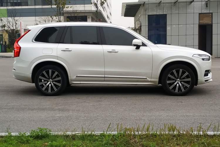 Used Volvo XC90 2023 B5 SmartDrive Luxury Edition 5 Seats Exterior 10
